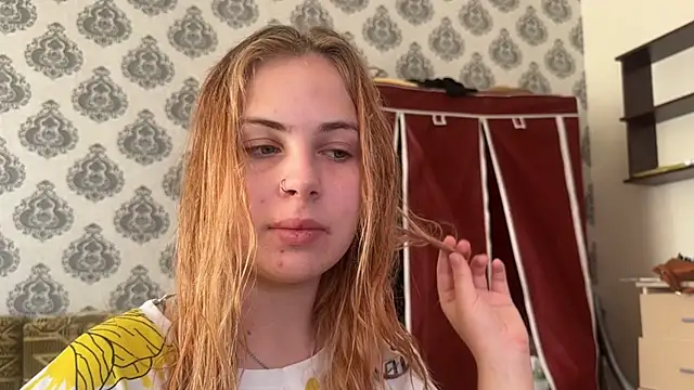 Snapshot of Alismoona chatting on July 2026 07:43:01 AM Alismoona online show from July 2026 07:43:01 AM