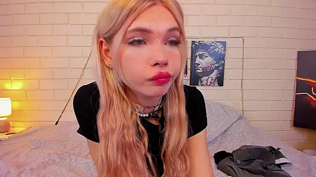 Blondy Fina online show from September 2025 04:50:01 AM