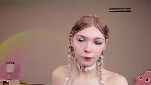 Blondy Fina online show from April 2026 04:45:02 AM