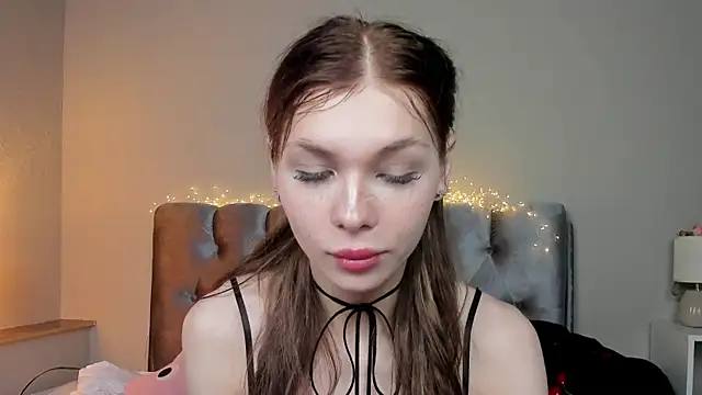 Snapshot of Blondy_Fina chatting on July 2026 05:47:01 AM Blondy Fina online show from July 2026 05:47:01 AM