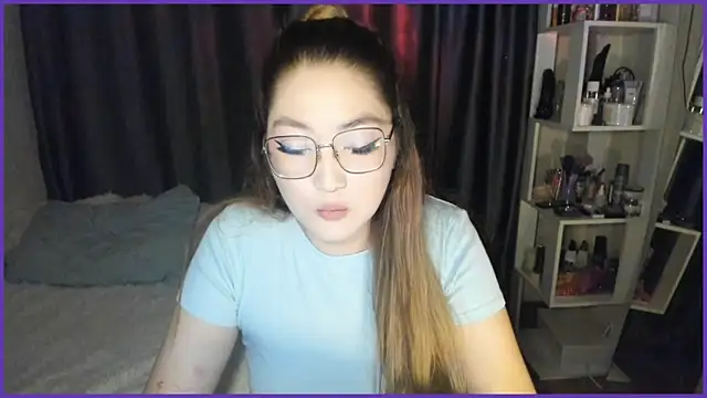 lyra x online show from October 2025 01:28:02 PM