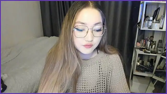 lyra x online show from October 2025 12:59:01 PM