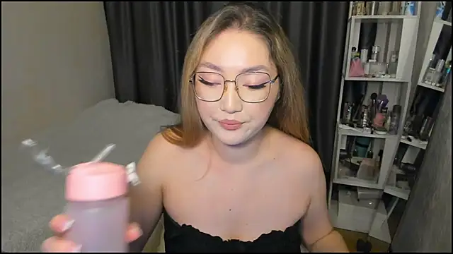 Snapshot of lyra_x chatting on March 2026 08:17:01 PM lyra x online show from March 2026 08:17:01 PM