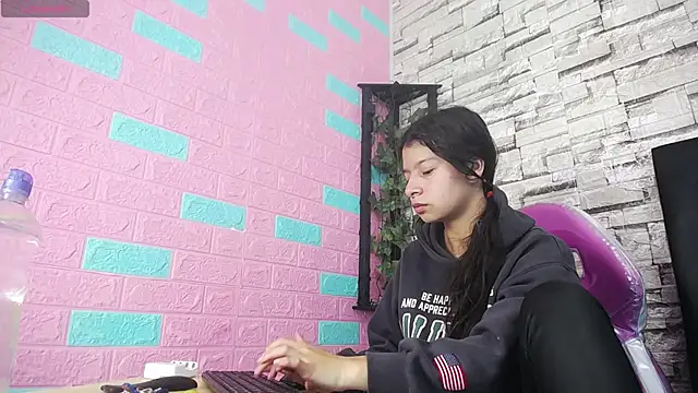 maily can online show from November 2025 12:30:01 PM