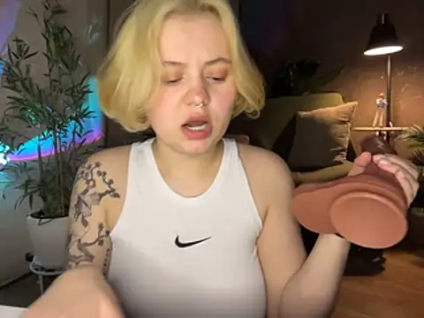 Snapshot of MoonIvy_ chatting on March 2026 06:24:01 PM MoonIvy online show from March 2026 06:24:01 PM