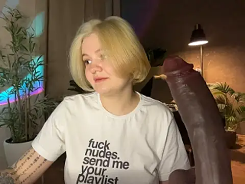 Snapshot of MoonIvy_ chatting on March 2026 07:50:02 PM MoonIvy online show from March 2026 07:50:02 PM