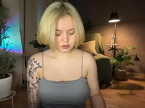 Snapshot of MoonIvy_ chatting on April 2026 06:50:01 PM MoonIvy online show from April 2026 06:50:01 PM