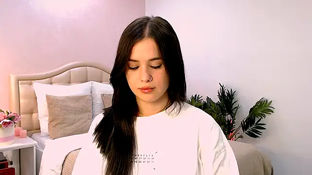 lil angel  online show from September 2025 06:57:01 PM