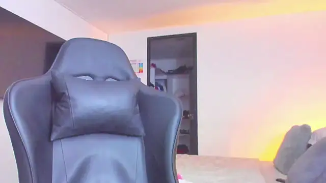 Snapshot of RJBarto chatting on September 2025 06:35:01 PM RJBarto online show from September 2025 06:35:01 PM