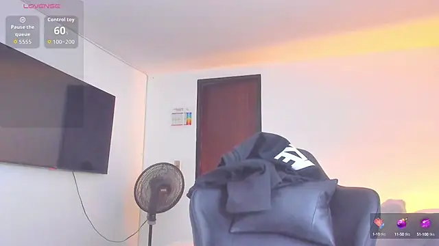 Snapshot of RJBarto chatting on October 2025 07:11:02 PM RJBarto online show from October 2025 07:11:02 PM