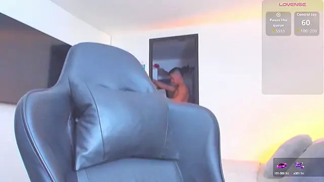 Snapshot of RJBarto chatting on October 2025 04:19:01 PM RJBarto online show from October 2025 04:19:01 PM