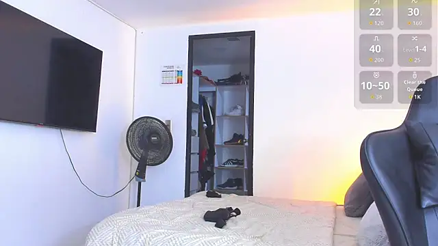 Snapshot of RJBarto chatting on October 2025 04:48:02 AM RJBarto online show from October 2025 04:48:02 AM