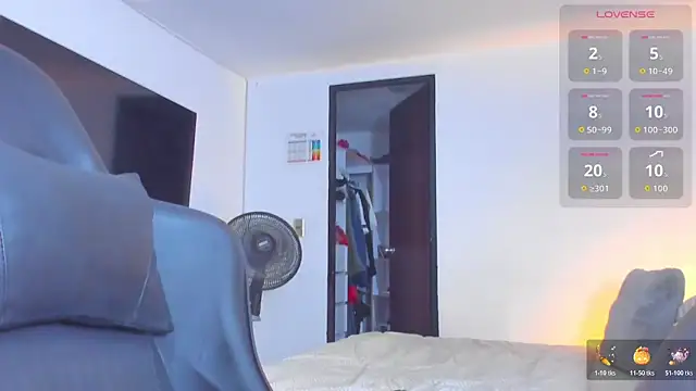 Snapshot of RJBarto chatting on November 2025 10:53:02 PM RJBarto online show from November 2025 10:53:02 PM