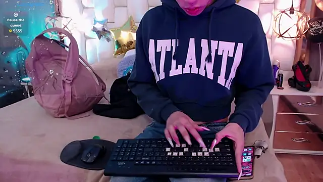 Snapshot of Foxxy_Doll chatting on November 2025 11:21:02 AM Foxxy Doll online show from November 2025 11:21:02 AM