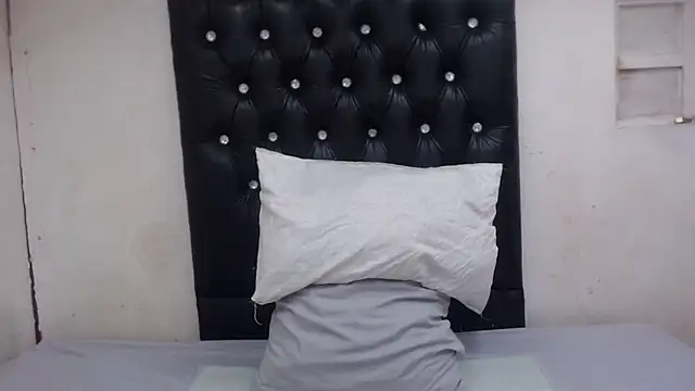 GlowGoddessxx online show from March 2026 05:12:02 AM