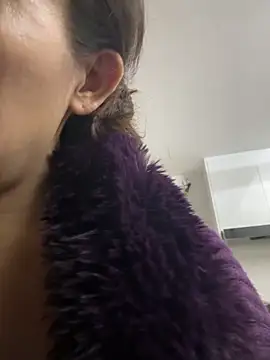 anna yngs online show from September 2025 01:17:01 AM