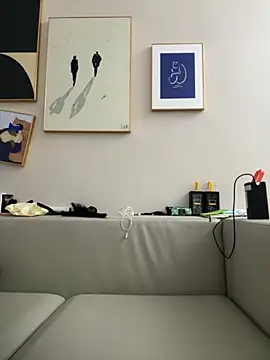 anna yngs online show from October 2025 12:53:01 AM