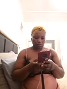 Snapshot of Yummyboomsbb chatting on April 2026 05:19:01 AM Yummyboomsbb online show from April 2026 05:19:01 AM