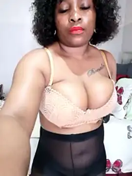Snapshot of Yummyboomsbb chatting on May 2026 10:31:01 AM Yummyboomsbb online show from May 2026 10:31:01 AM