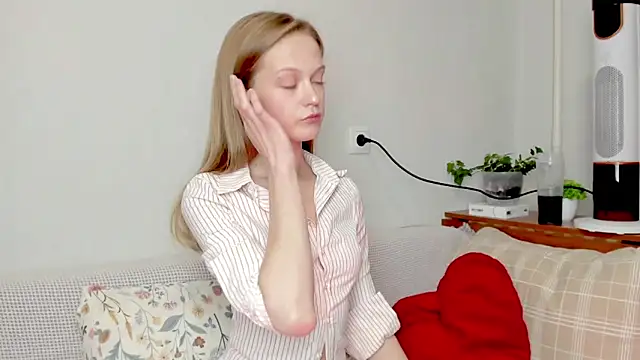 Kara smalltits online show from May 2026 12:46:01 PM