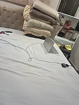 iamthepublickmasterbater online show from February 2026 05:02:02 AM