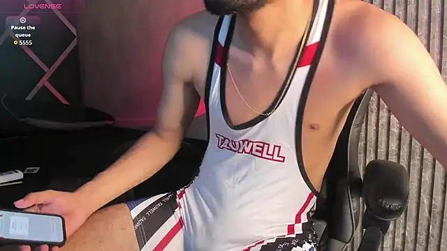 Stiven 01 online show from October 2025 01:39:02 PM
