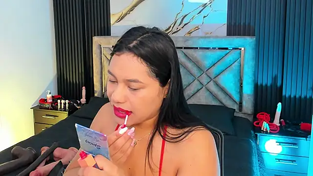 Snapshot of Issafoxx chatting on October 2025 12:02:02 PM Issafoxx online show from October 2025 12:02:02 PM