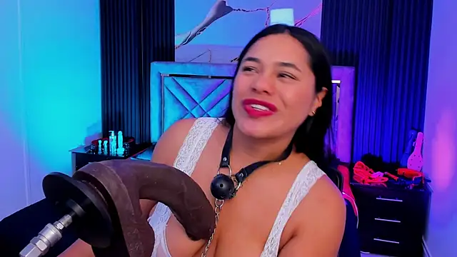 Snapshot of Issafoxx chatting on October 2025 02:18:02 PM Issafoxx online show from October 2025 02:18:02 PM