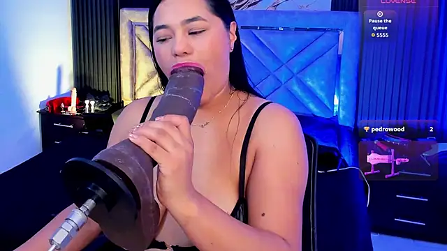 Snapshot of Issafoxx chatting on October 2025 12:09:02 PM Issafoxx online show from October 2025 12:09:02 PM