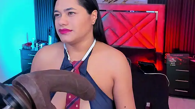 Snapshot of Issafoxx chatting on October 2025 11:45:02 AM Issafoxx online show from October 2025 11:45:02 AM