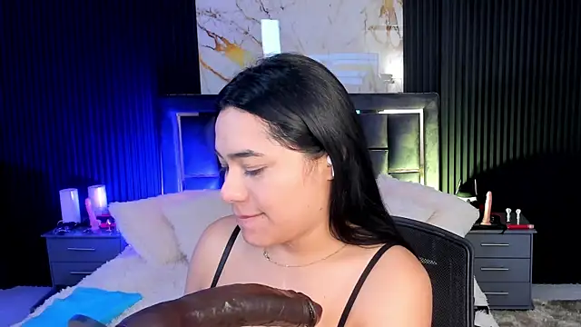 Snapshot of Issafoxx chatting on November 2025 12:05:02 AM Issafoxx online show from November 2025 12:05:02 AM