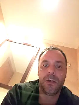 Snapshot of manchego85 chatting on April 2026 01:43:01 AM manchego85 online show from April 2026 01:43:01 AM