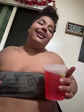 Snapshot of 1n0nlythroat chatting on February 2026 06:26:01 AM 1n0nlythroat online show from February 2026 06:26:01 AM