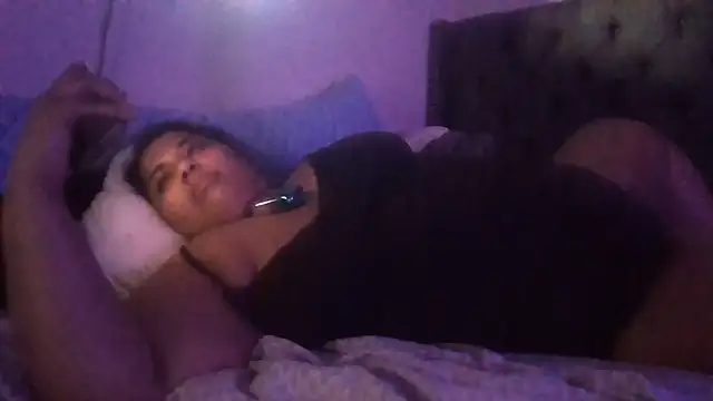 Snapshot of 1n0nlythroat chatting on June 2026 02:46:02 AM 1n0nlythroat online show from June 2026 02:46:02 AM