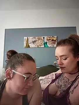 Snapshot of AndHerXO chatting on April 2026 02:18:01 PM AndHerXO online show from April 2026 02:18:01 PM