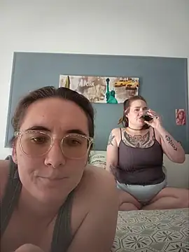 Snapshot of AndHerXO chatting on April 2026 03:47:02 PM AndHerXO online show from April 2026 03:47:02 PM