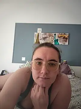 Snapshot of AndHerXO chatting on April 2026 03:31:02 PM AndHerXO online show from April 2026 03:31:02 PM