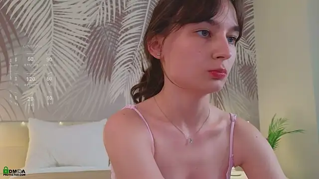 Snapshot of LolaPrise chatting on November 2025 01:43:01 PM LolaPrise online show from November 2025 01:43:01 PM