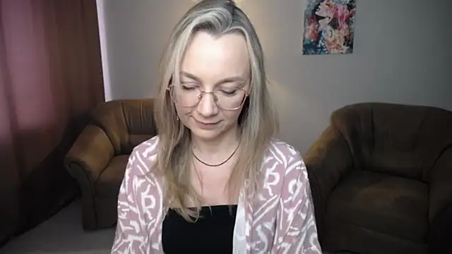 Snapshot of Ava_Elior chatting on July 2026 11:38:02 AM Ava Elior online show from July 2026 11:38:02 AM