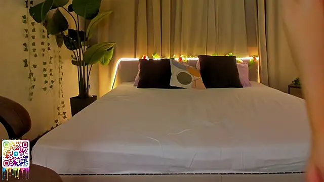 Snapshot of FlirtyAura chatting on April 2026 11:49:01 AM FlirtyAura online show from April 2026 11:49:01 AM