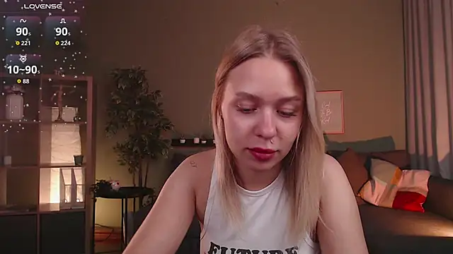 Pooja Hegde online show from September 2025 12:22:02 AM