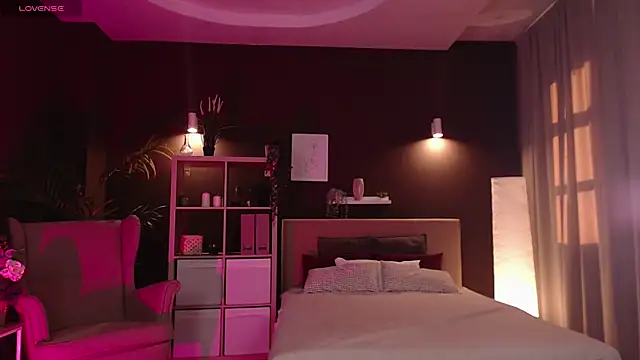 Pooja Hegde online show from September 2025 01:06:02 AM