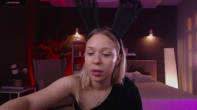 Pooja Hegde online show from September 2025 01:09:01 AM