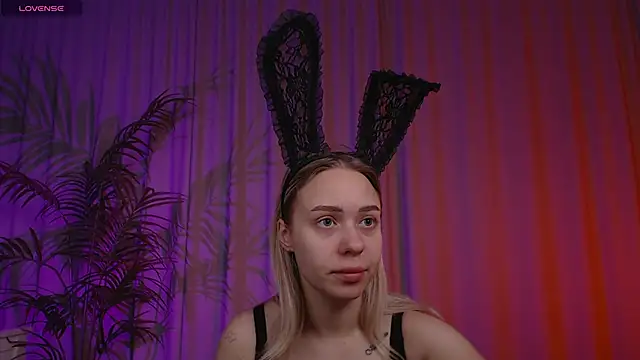 Pooja Hegde online show from October 2025 01:14:01 AM