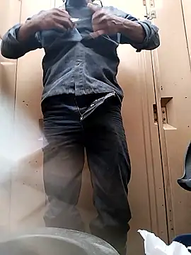 Snapshot of Kesurra chatting on November 2025 08:09:01 PM Kesurra online show from November 2025 08:09:01 PM