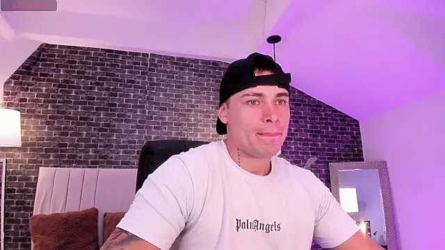 connorsmiith online show from February 2026 03:59:01 PM