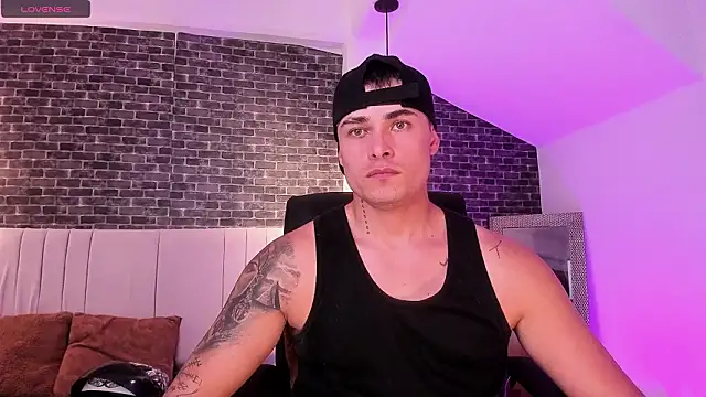 connorsmiith online show from February 2026 03:42:01 PM