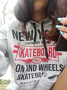 Snapshot of M4tute chatting on April 2026 07:44:02 PM M4tute online show from April 2026 07:44:02 PM