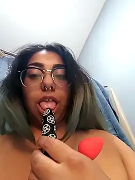 Lovelyrainn online show from September 2025 05:13:01 PM