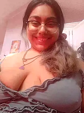 Lovelyrainn online show from November 2025 05:44:02 PM